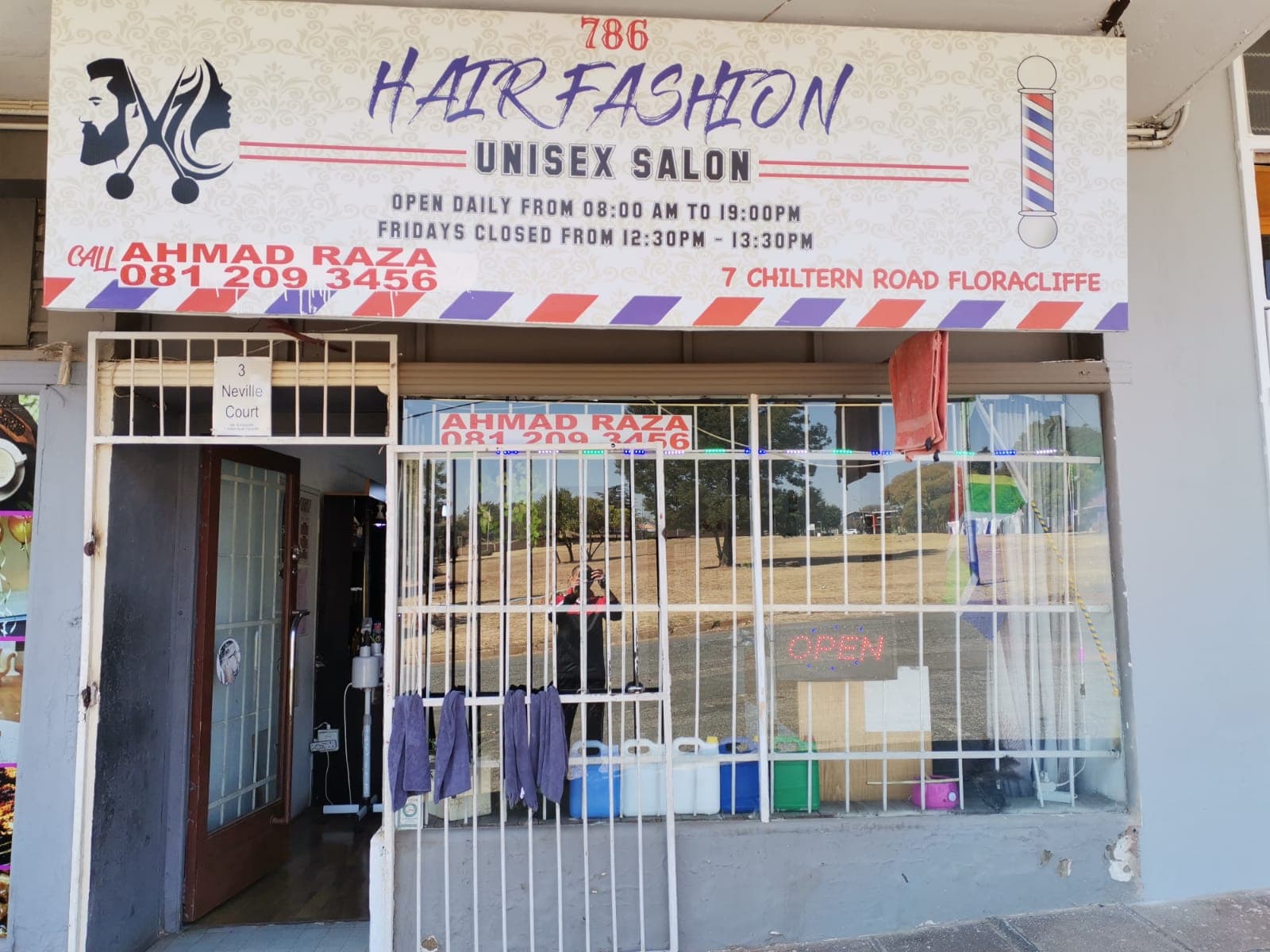 Hairfashion Unisex Salon Interior